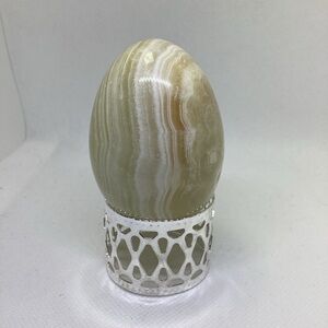 9.2 oz Stone Egg with Silver Tone Metal Stand